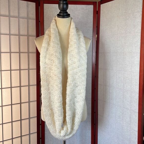 White Chunky Knit Infinity Scarf (One Size) - Picture 9 of 11